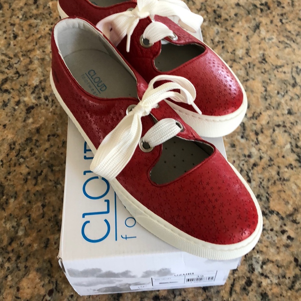 NWT Cloud Footwear Uzuri Mary Jane Sneaker